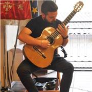 Maestro di CHITARRA laureato in conservatorio offre lezioni di chitarra classica, acustica, elettrica, teoria e solfeggio
